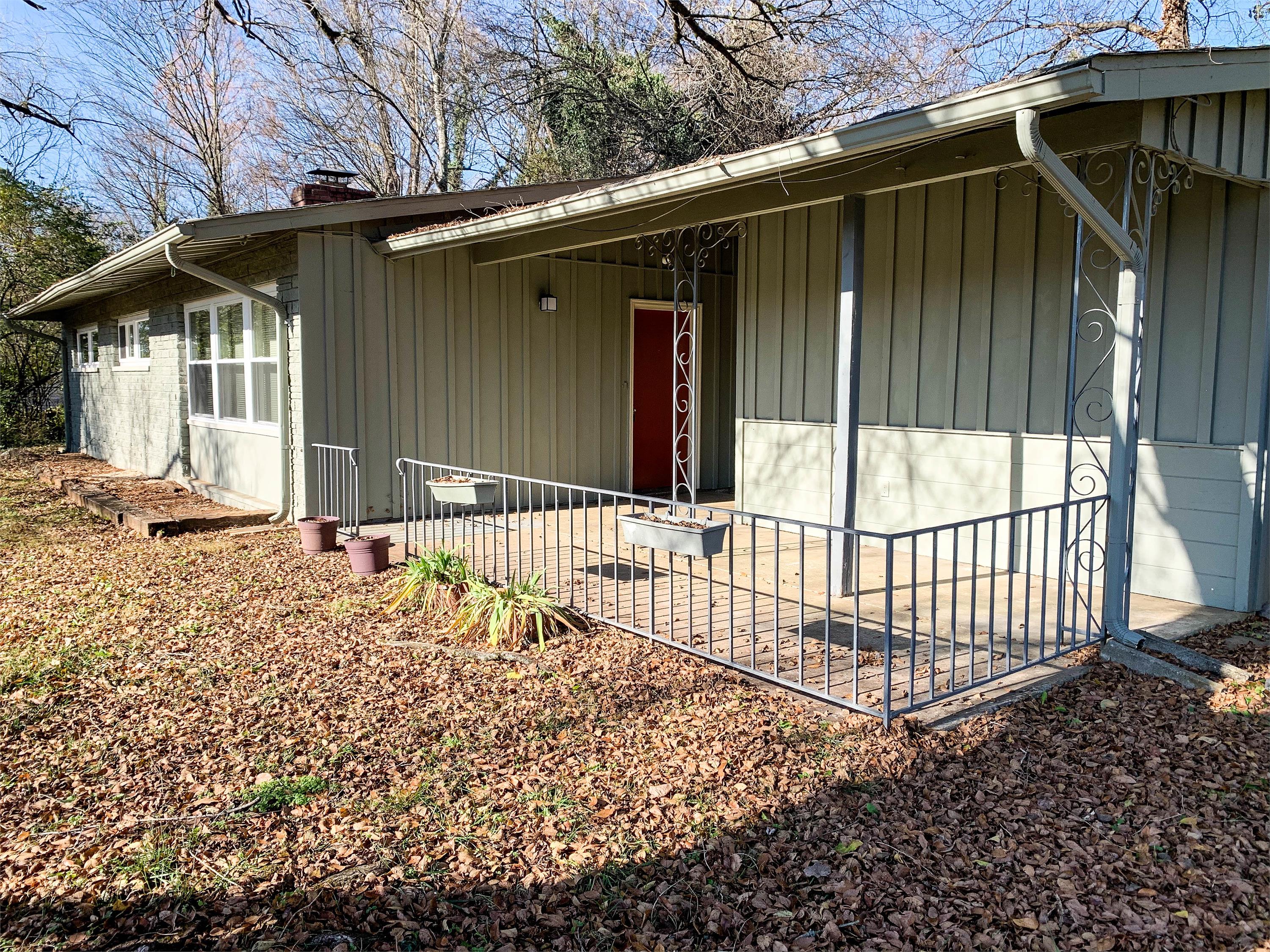 1405 Crocus Lane