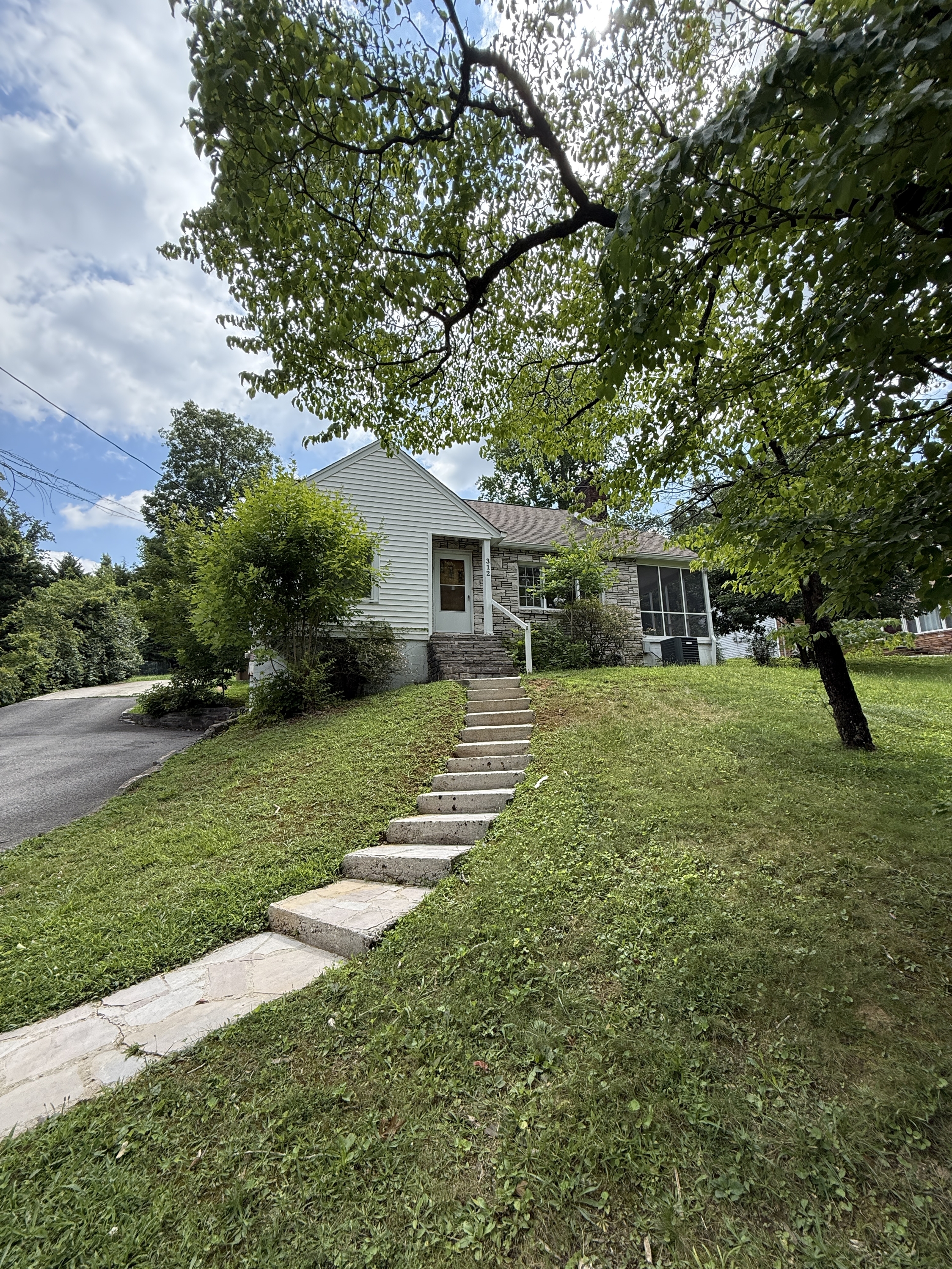 312 N Chilhowee Drive